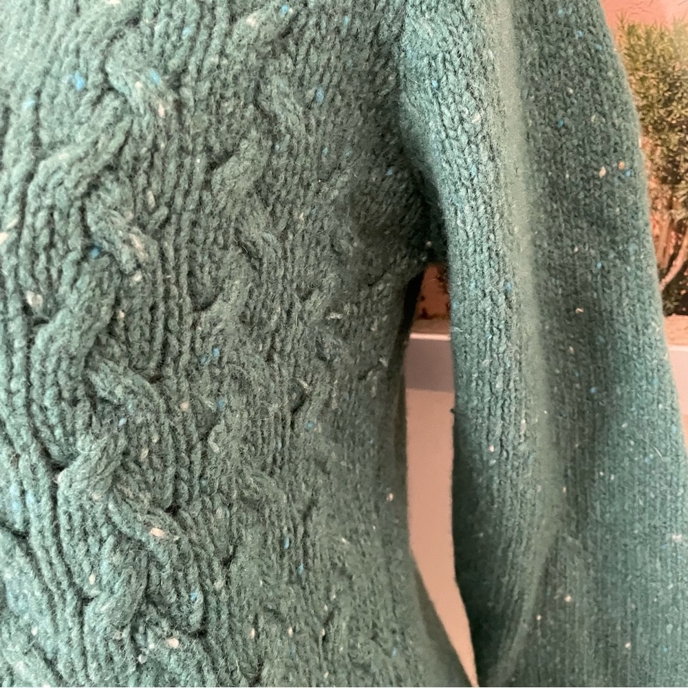 IrelandsEye Wool & Cashmere Green Horseshoe Cable V-Neck Sweater Size Small - Picture 6 of 7
